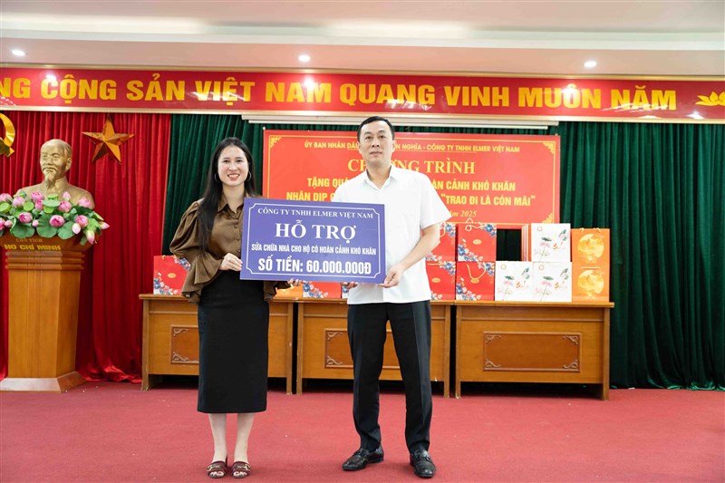 Phòng khám da liễu Elmer Quyên Nguyễn trao gần 200 triệu đồng tới các gia đình khó khăn – Lan tỏa hành trình “Trao đi là còn mãi”
