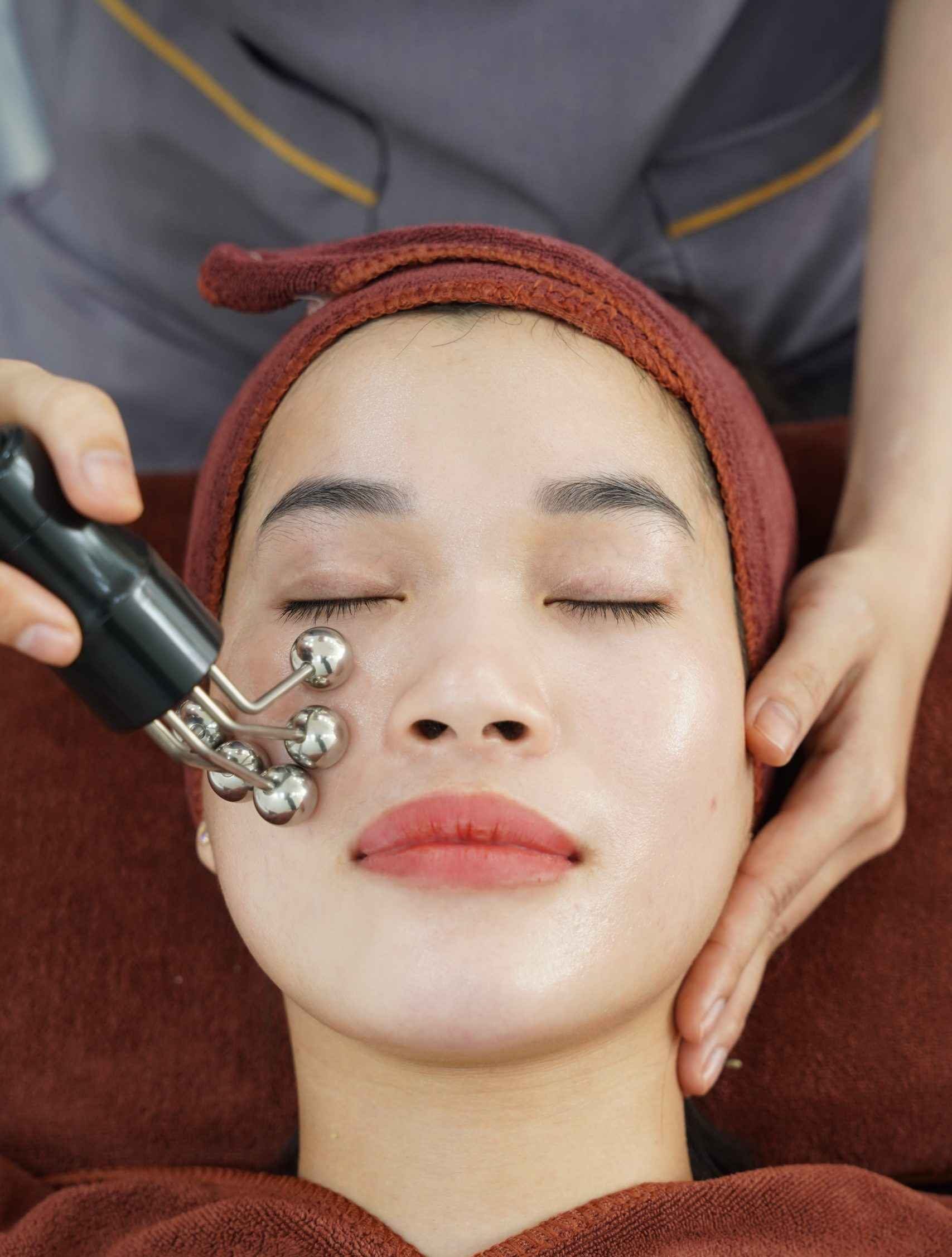 Bôi thoa và theo dõi làn da