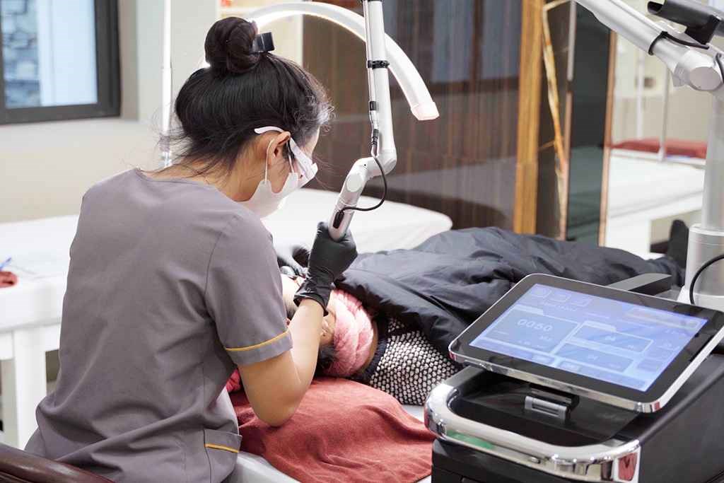 Tiến hành xử lý tàn nhang bằng công nghệ cao